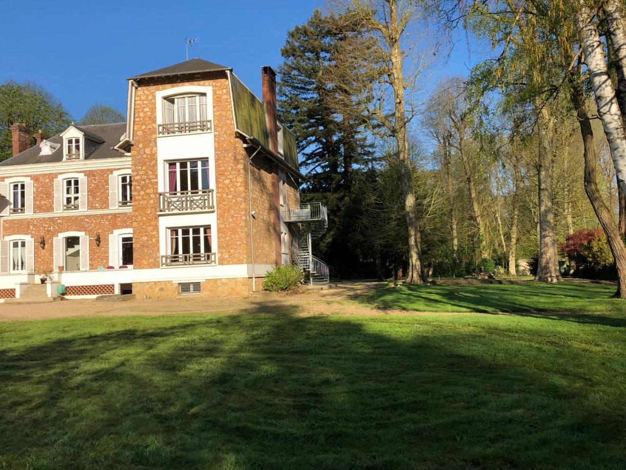 La Villa Rochette Forges-les-Bains エクステリア 写真